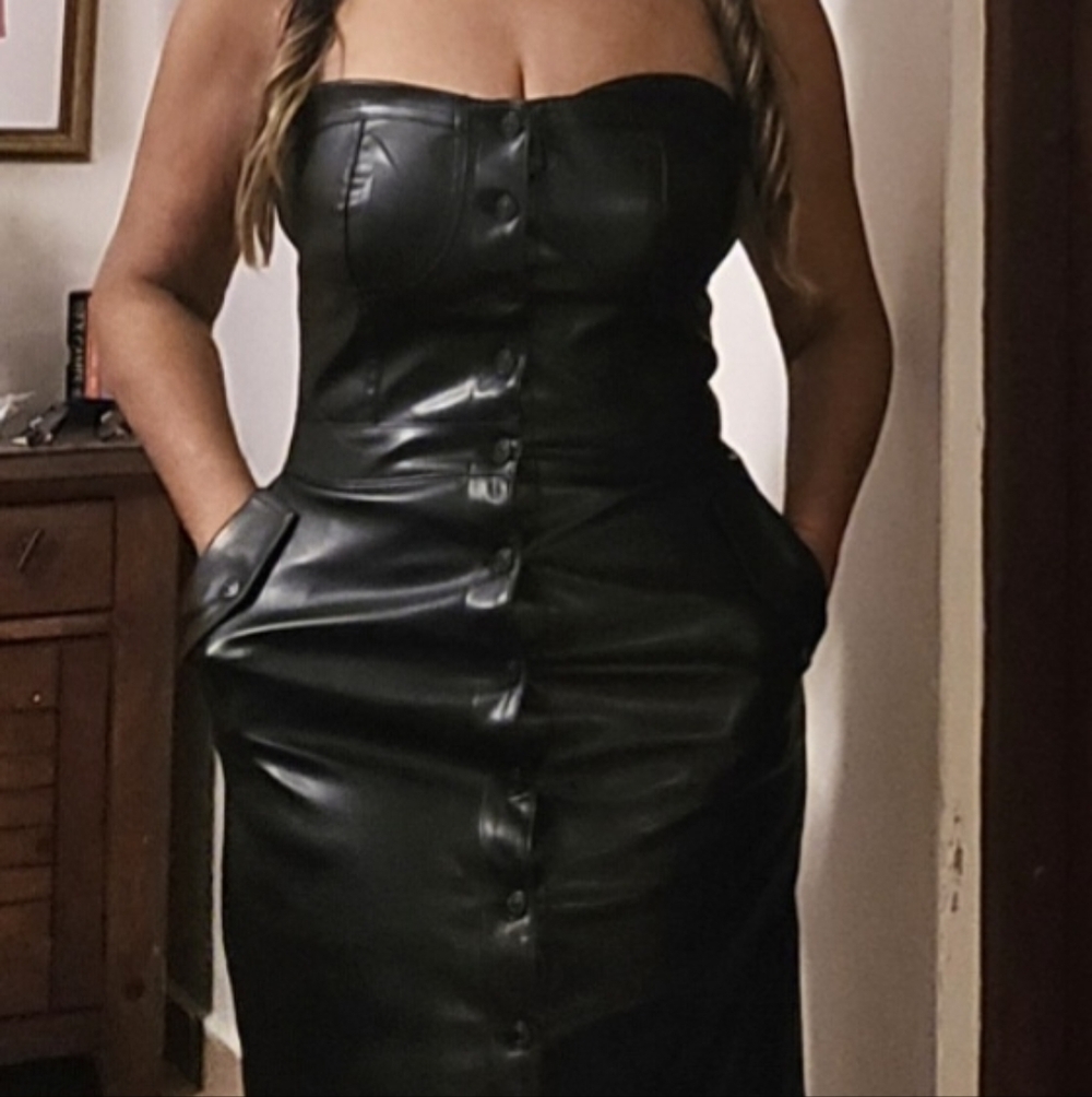 Elegant Black Button-Up Leather Skirt